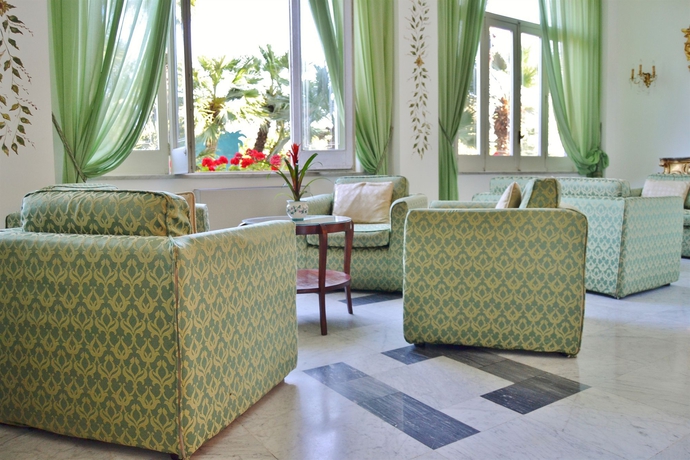 Imagen de los interiores del Hotel Carlton International. Foto 13