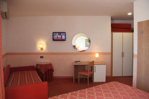 Imagen de la habitación del Hotel Carlton, Lignano Sabbiadoro. Foto 8