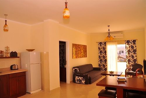 Imagen de la habitación del Hotel Carlton Luxury Resort. Foto 3