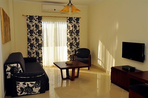 Imagen de la habitación del Hotel Carlton Luxury Resort. Foto 8