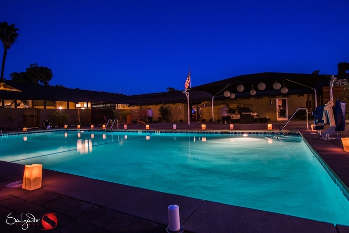 Imagen general del Hotel Carlton Oaks Lodge, Ascend Collection. Foto 1