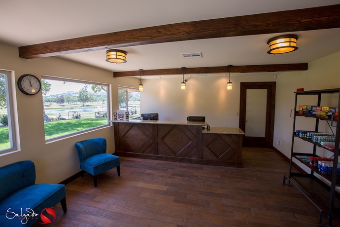 Imagen de los interiores del Hotel Carlton Oaks Lodge, Ascend Collection. Foto 19