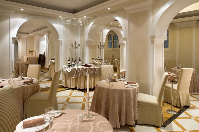 Imagen del bar/restaurante del Hotel Carlton On The Grand Canal. Foto 2