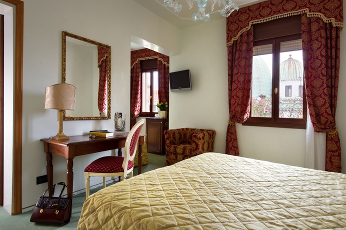 Imagen de la habitación del Hotel Carlton On The Grand Canal. Foto 12