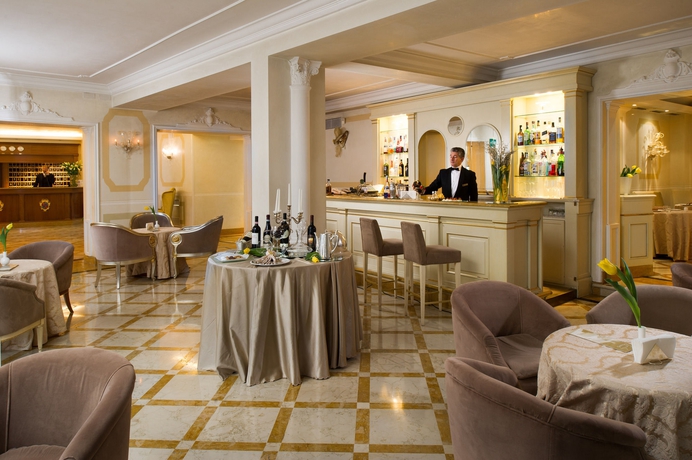 Imagen del bar/restaurante del Hotel Carlton On The Grand Canal. Foto 5