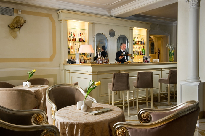 Imagen del bar/restaurante del Hotel Carlton On The Grand Canal. Foto 6