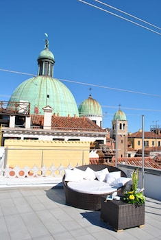 Imagen de los exteriores del Hotel Carlton On The Grand Canal. Foto 13
