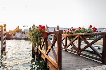 Imagen de los exteriores del Hotel Carlton On The Grand Canal. Foto 14