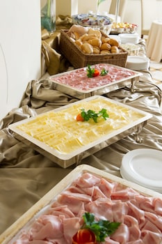 Imagen del bar/restaurante del Hotel Carlton On The Grand Canal. Foto 2