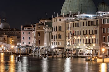Imagen de los exteriores del Hotel Carlton On The Grand Canal. Foto 16
