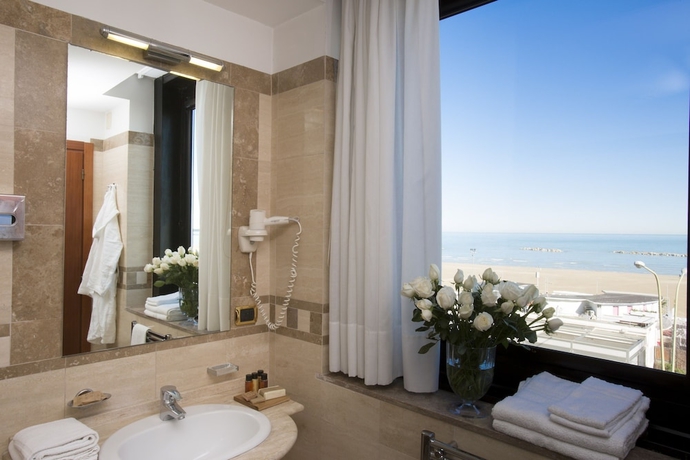 Imagen de la habitación del Hotel Carlton, PESCARA. Foto 17