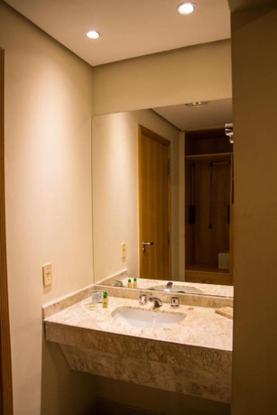 Imagen de la habitación del Hotel Carlton Plaza Baob&aacute;. Foto 2