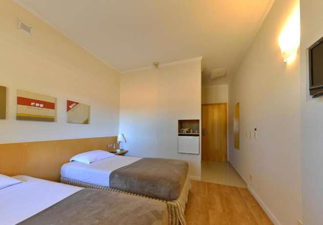 Imagen de la habitación del Hotel Carlton Plaza Baob&aacute;. Foto 8