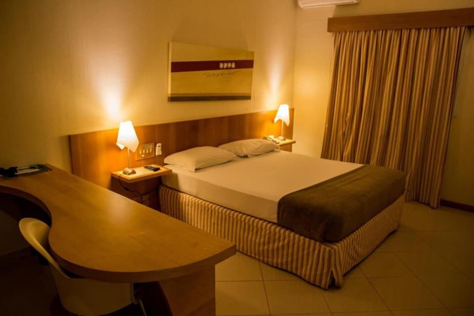 Imagen de la habitación del Hotel Carlton Plaza Baob&aacute;. Foto 13