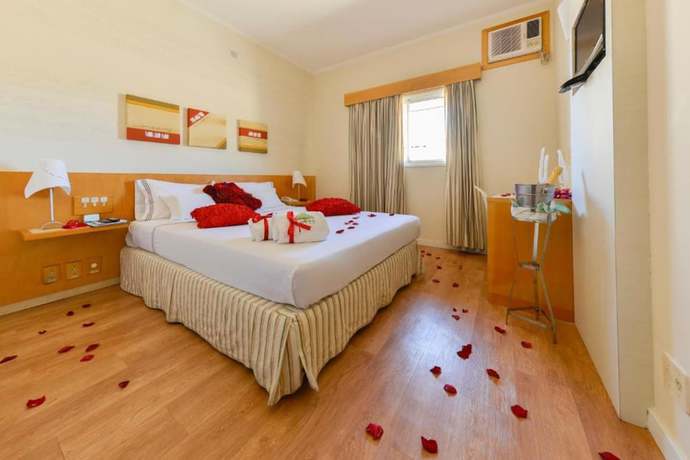 Imagen de la habitación del Hotel Carlton Plaza Baob&aacute;. Foto 17