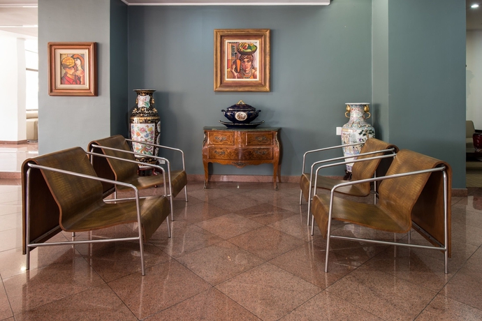 Imagen de los interiores del Hotel Carlton Plaza. Foto 19
