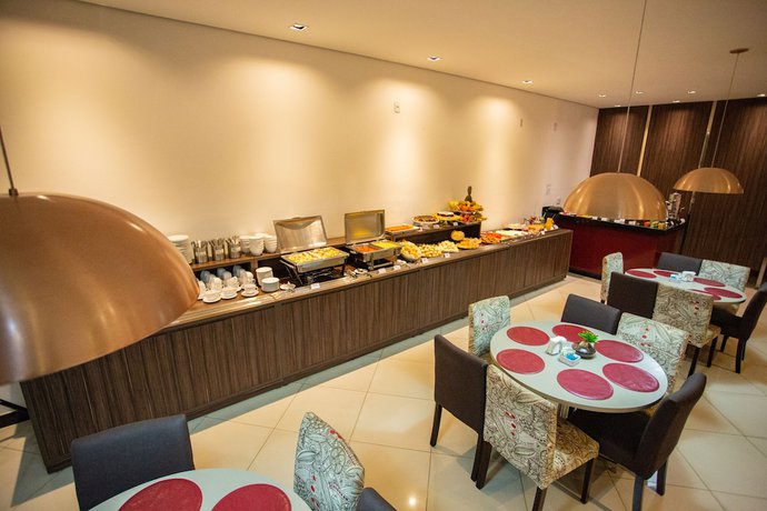 Imagen del bar/restaurante del Hotel Carlton Plaza Torre. Foto 2