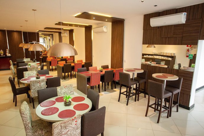 Imagen del bar/restaurante del Hotel Carlton Plaza Torre. Foto 3