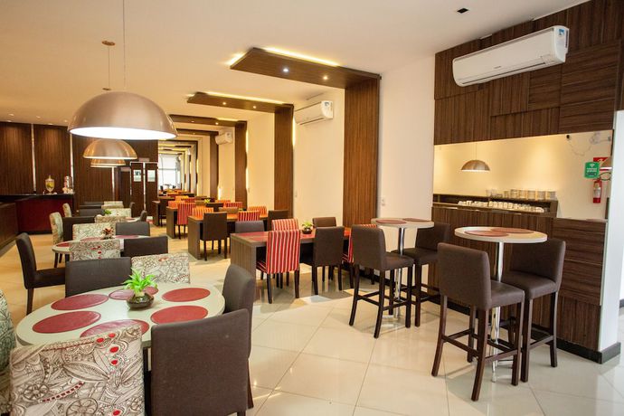 Imagen del bar/restaurante del Hotel Carlton Plaza Torre. Foto 4