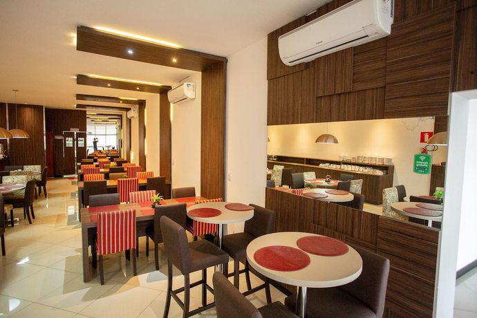 Imagen del bar/restaurante del Hotel Carlton Plaza Torre. Foto 8