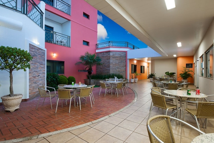 Imagen del bar/restaurante del Hotel Carlton Plaza Uberl&acirc;ndia. Foto 3