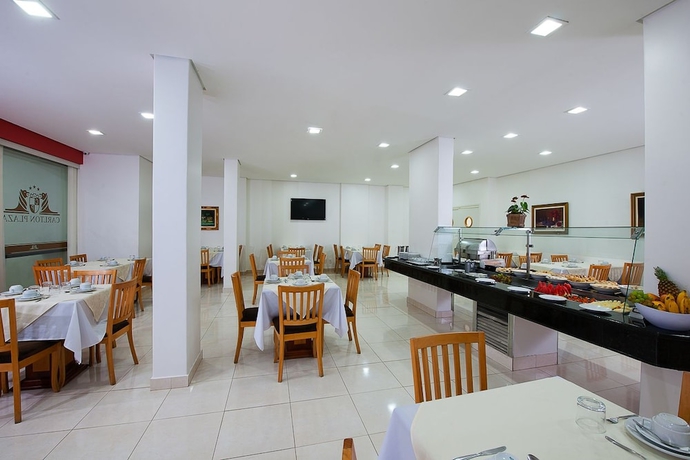 Imagen del bar/restaurante del Hotel Carlton Plaza Uberl&acirc;ndia. Foto 7
