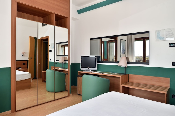 Imagen de la habitación del Hotel Carlton, Treviso. Foto 8