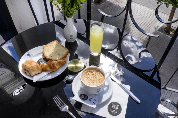 Imagen del bar/restaurante del Hotel Carlton, Tunis. Foto 11