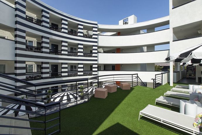 Imagen general del Hotel Carlyle Inn. Foto 2