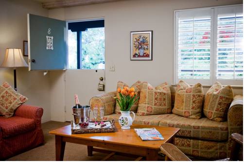 Imagen de la habitación del Hotel Carmel Country Inn. Foto 11