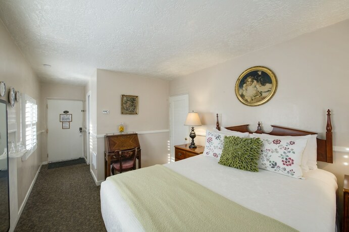 Imagen de la habitación del Hotel Carmel Green Lantern Inn. Foto 13