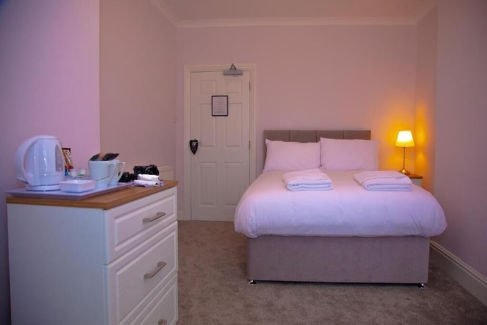 Imagen de la habitación del Hotel Carmel House. Foto 4