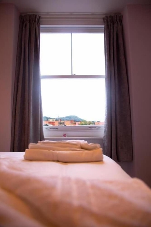 Imagen de la habitación del Hotel Carmel House. Foto 5