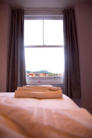 Imagen de la habitación del Hotel Carmel House. Foto 6
