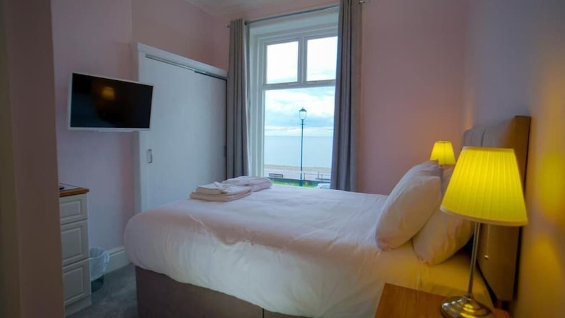 Imagen de la habitación del Hotel Carmel House. Foto 9