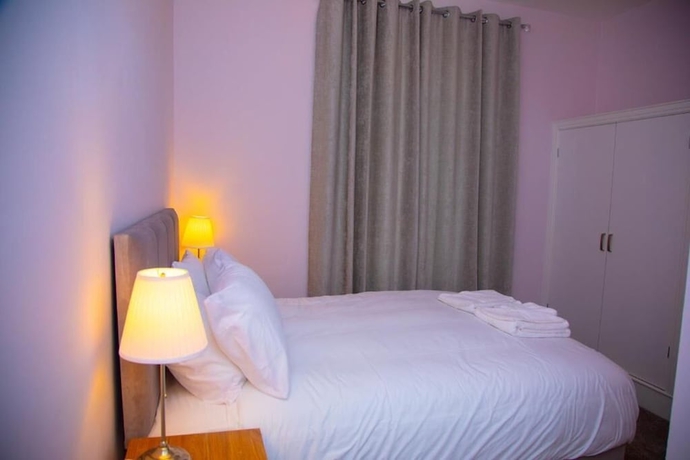 Imagen de la habitación del Hotel Carmel House. Foto 10