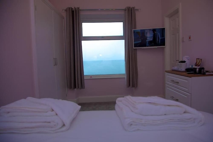 Imagen de la habitación del Hotel Carmel House. Foto 11