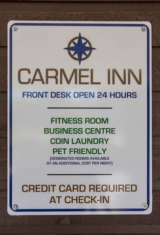 Imagen de los interiores del Hotel Carmel Inn. Foto 20