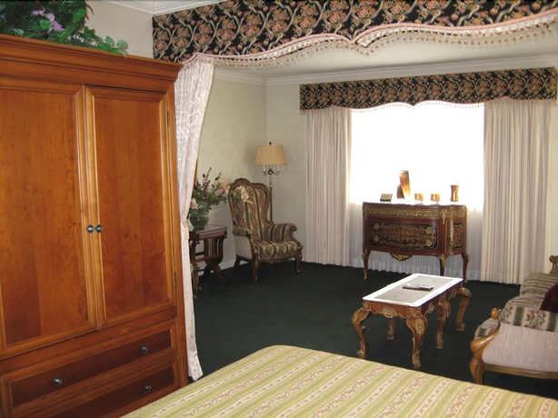 Imagen de la habitación del Hotel Carmel Inn and Suites. Foto 5