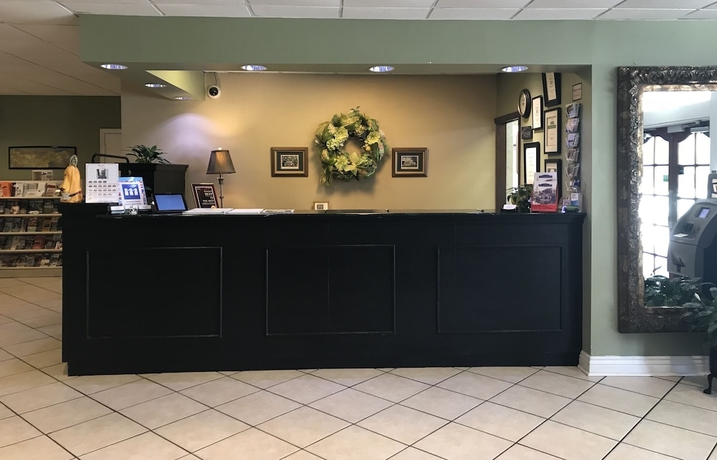 Imagen de los interiores del Hotel Carmel Inn and Suites, Thibodaux. Foto 14