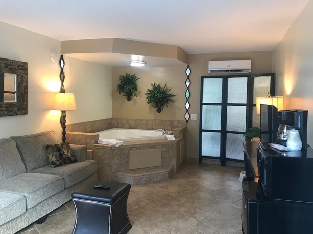 Imagen de la habitación del Hotel Carmel Inn and Suites, Thibodaux. Foto 10