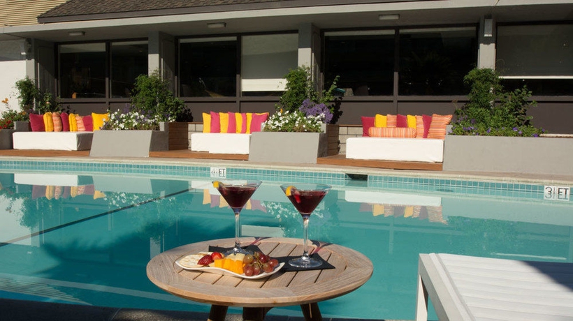 Imagen de la piscina del Hotel Carmel Mission Inn. Foto 9