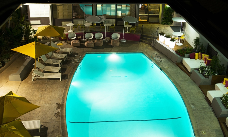 Imagen de la piscina del Hotel Carmel Mission Inn. Foto 11