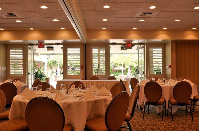 Imagen de los interiores del Hotel Carmel Mission Inn. Foto 8