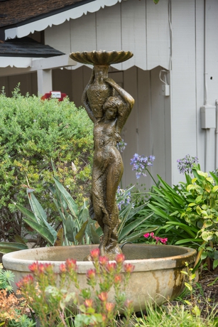 Imagen de los exteriores del Hotel Carmel River Inn. Foto 12