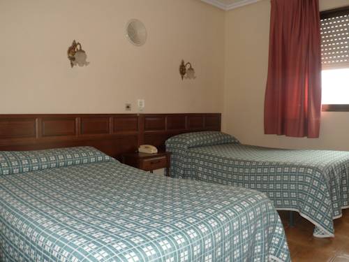 Imagen de la habitación del Hotel Carmen, Bembibre. Foto 7