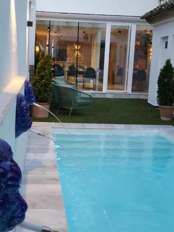 Imagen de la piscina del Hotel Carmen Boutique. Foto 17