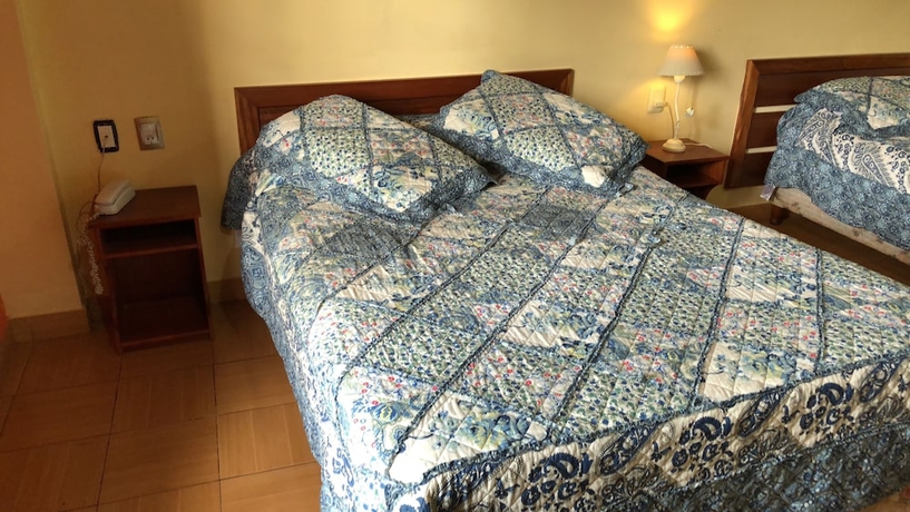 Imagen de la habitación del Hotel Carmen, Comunidad Aborigen Yryapú. Foto 8