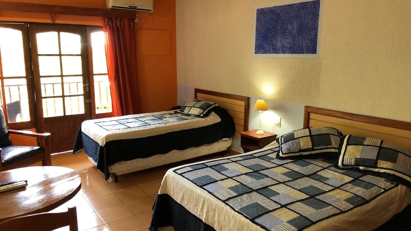 Imagen de la habitación del Hotel Carmen, Comunidad Aborigen Yryapú. Foto 10