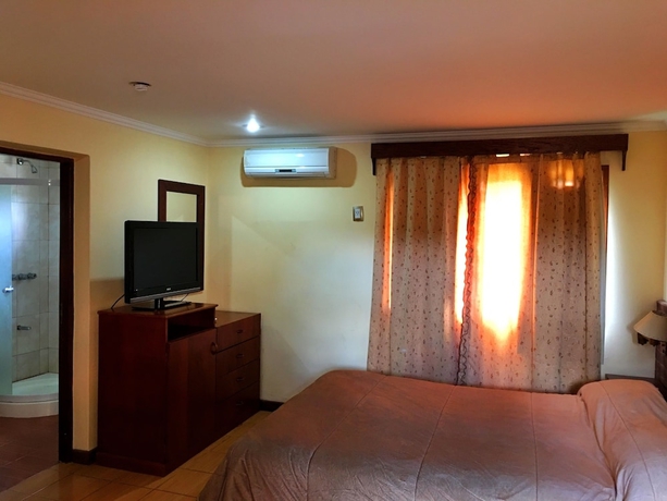 Imagen de la habitación del Hotel Carmen, Comunidad Aborigen Yryapú. Foto 12